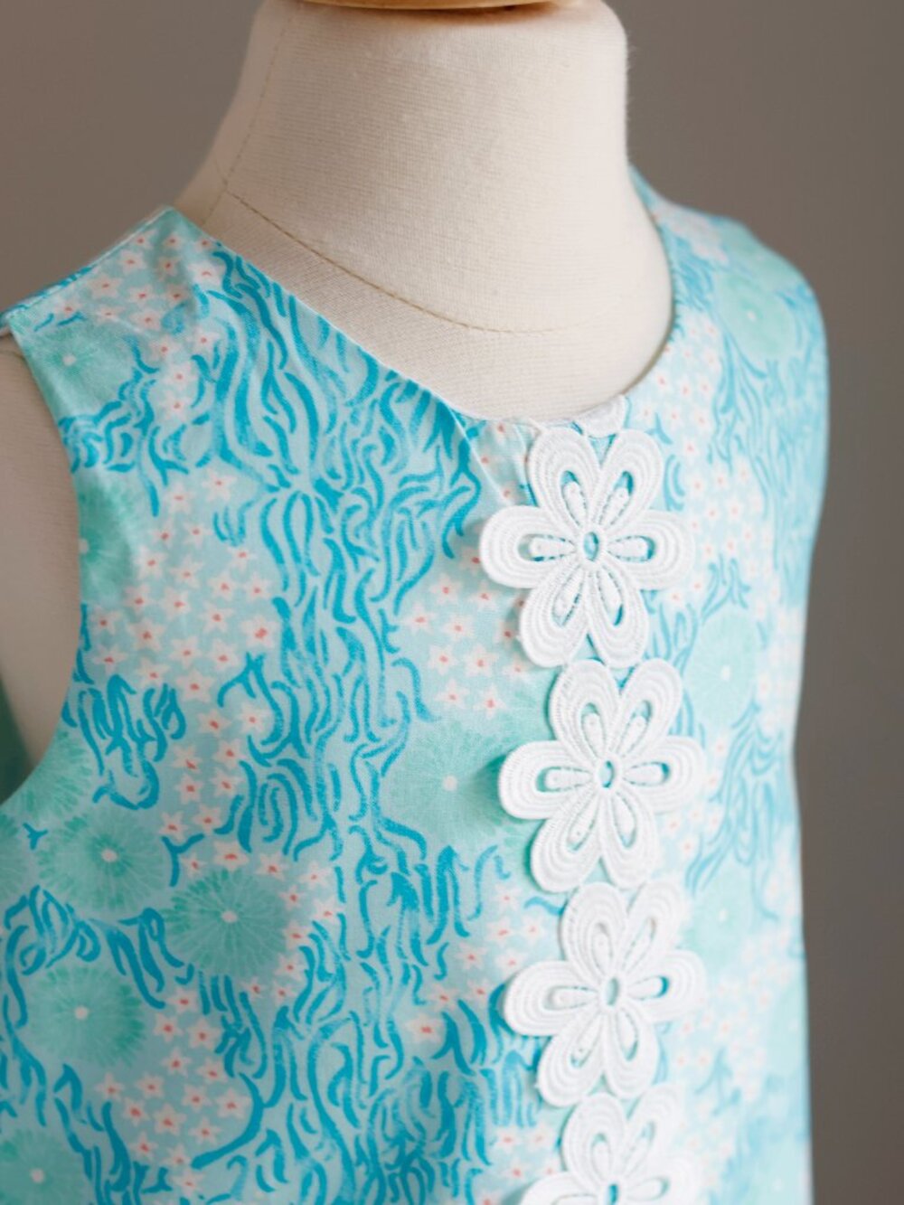 J Bailey Aqua Turquoise Shift Dress Embroidered Floral Lace Vacation Cruise